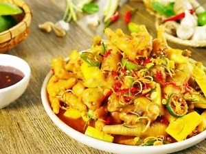 chân gà sốt thái