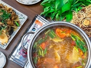 Lẩu ếch măng cay