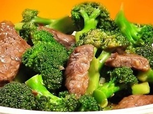 súp lơ xào bò　（ブロッコリーと牛肉炒め）