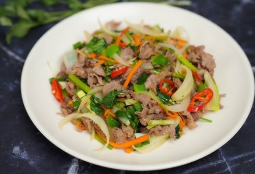 Bò xào cần tỏi